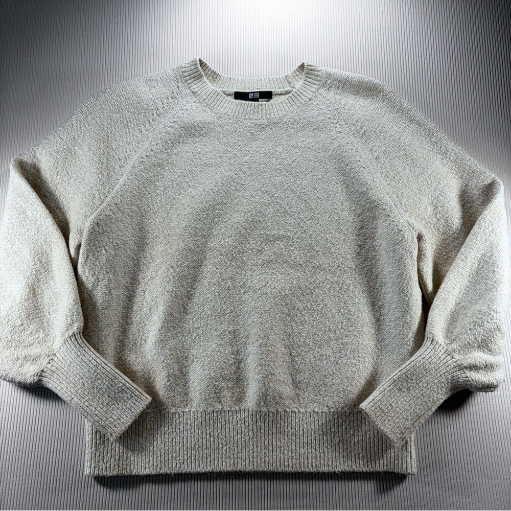 Uniqlo Women's Light Gray Crewneck Sweater